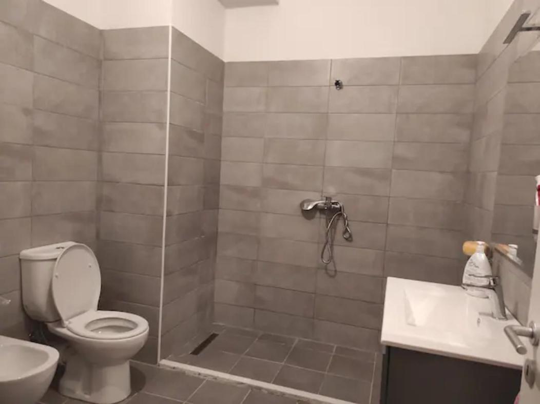Modern Apartment In Тирана Экстерьер фото